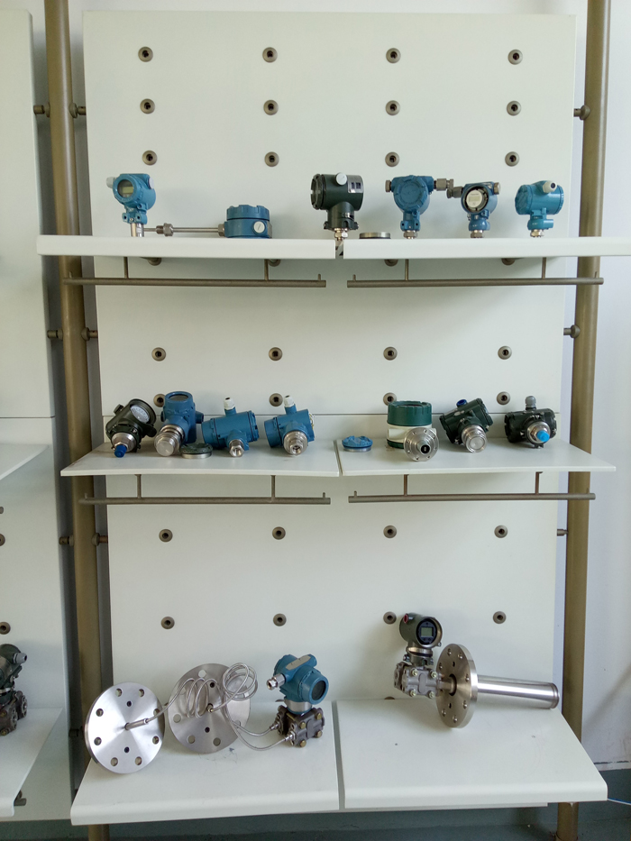 精巧型压力变送器(图1)